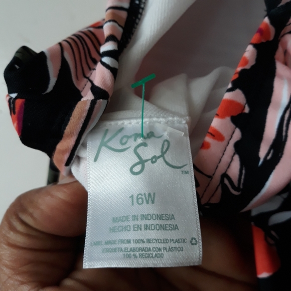 Kana Sol, Beach tops, size 16W. - Picture 5 of 6